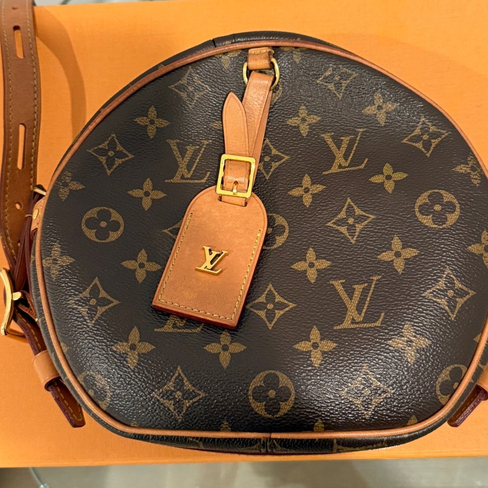 Louis Vuitton authentic Boite Chapeau Souple MM